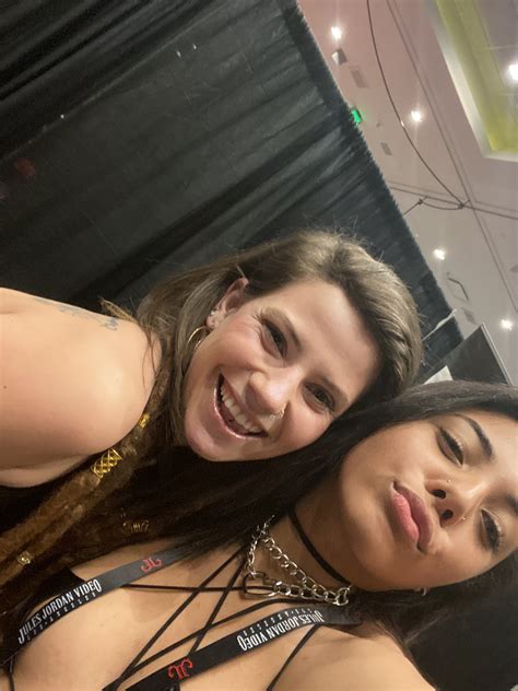 Zerella Skies🐉 LA Based📍 on Twitter: "She was so cute in person!! Ahhh