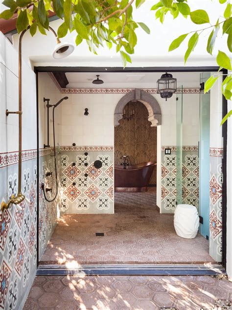 16 Outdoor Shower Ideas to Use In Your Yard