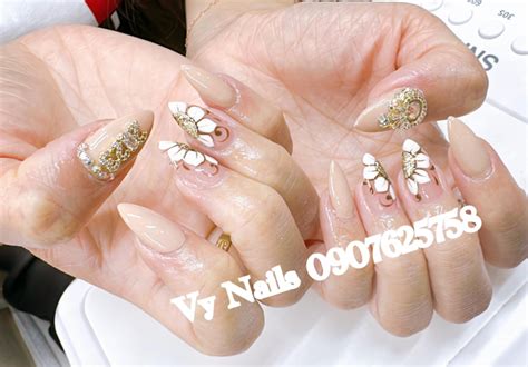 Vy Nails