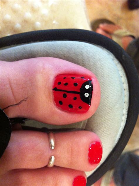 lady bug nail art