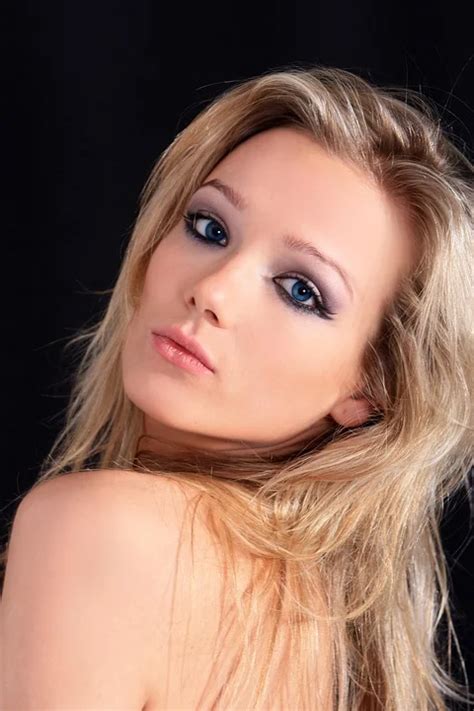 Steps to Take When Choosing an Escort - Lives On