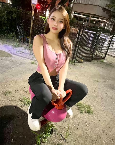 しおり(Shiori) | 夜の公園にこんな人がいたらどうする？ | Instagram