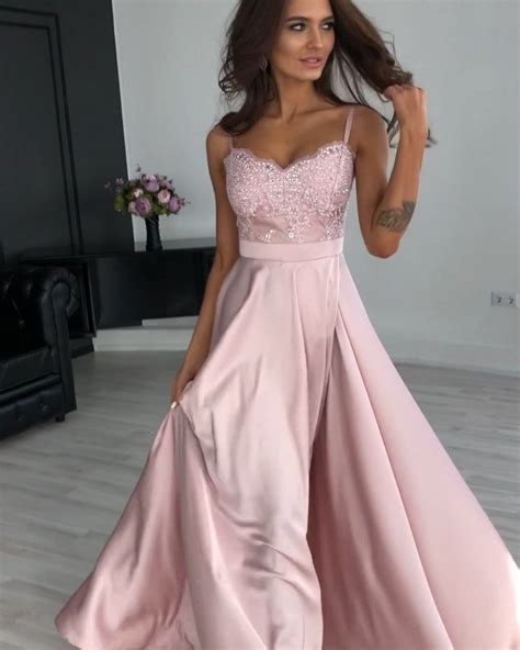 Выпускницы , вы здесь поднимите ручку 🙌🏻 | Formal dresses long, Fashion ...