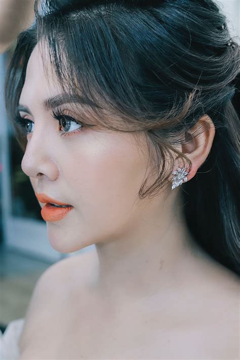 Những bí quyết trang điểm cô dâu mặc áo dài đẹp, nổi bật nhất