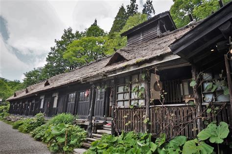 まるで江戸時代の世界！茅葺き屋根の『乳頭温泉鶴の湯本陣』 | 日本秘境探訪（即身仏・五重塔・三重塔・一之宮・滝・棚田・墓・元寇史跡・聖地巡礼）