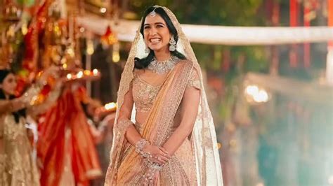 radhika wedding  pics  radhika merchant   bride  anant