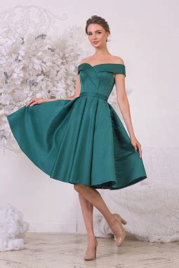 Короткое вечернее платье СЮЗАННА из атласа с открытыми плечами ...