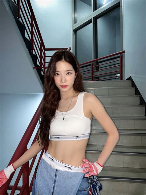 221023 LE SSERAFIM Twitter Update - Kazuha | kpopping