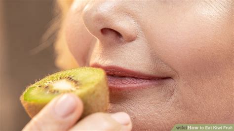 How to Properly Eat Kiwi Fruit: Peeling, Eating, and More