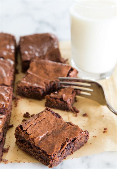 Easy Chewy Chocolate Brownies Recipe | Deporecipe.co