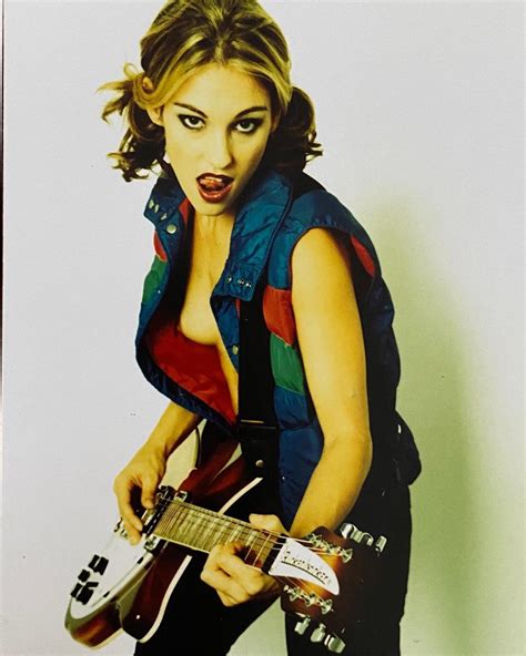 Amy Jo Johnson : Celebhub