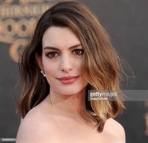 Anne Hathaway 2016 Photos and Premium High Res Pictures - Getty Images
