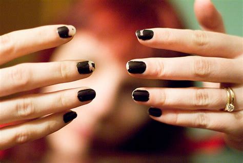 how to fix fingernails that split