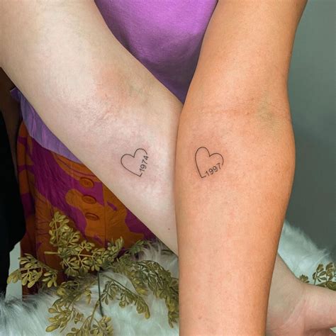 Tatuagens Para Mãe E Filha Fazerem Juntas - Tatuagens mãe e filha pequenas: Você precisa fazer! - Portal Zoe