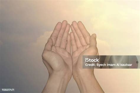 tangan doa foto stok  gambar  agama subjek al qur