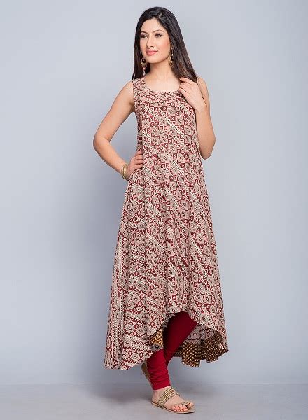 Top 9 Fabindia Kurtis That You Can Wear This Summer