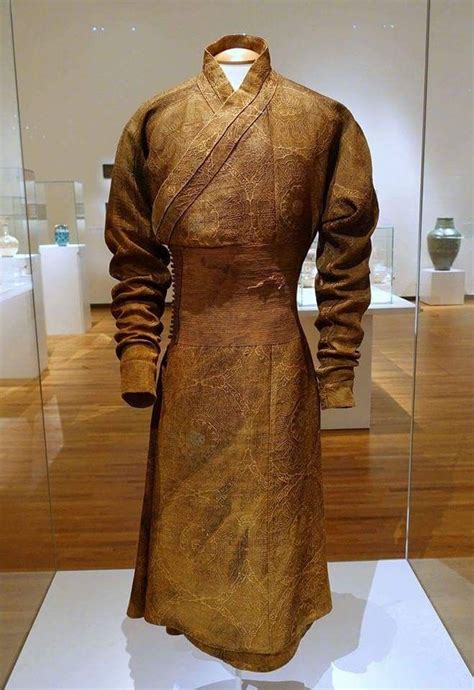 Pin by Mariusz Majchrzak on Mongolia | Clothes, Mongolian clothing ...