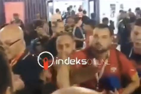 Погледајте сукоб српских и албанских навијача у Катару - Glas Srpske