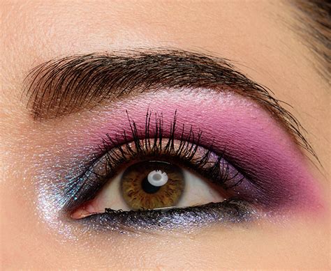 Huda Beauty Mercury Retrograde Eyeshadow Palette Review & Swatches