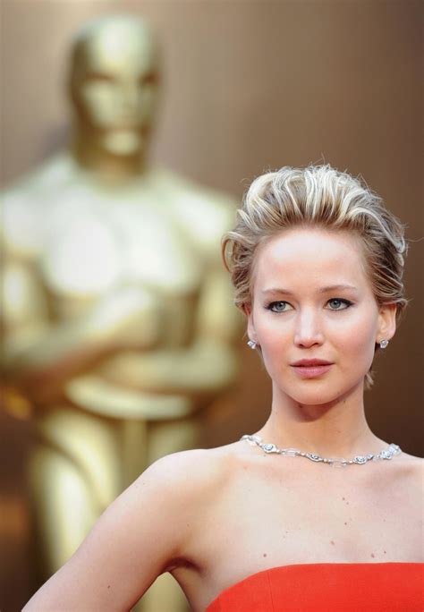 Jennifer Lawrence Kirsten Dunst Apple