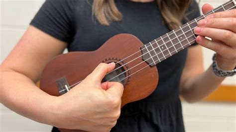 How To Strum A Ukulele