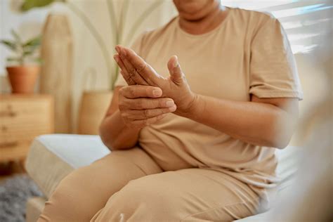 swollen finger   treatments