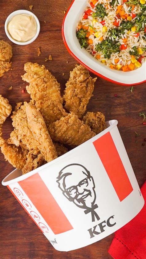 pollo frito  papas fritas  nuggets de comida artofit