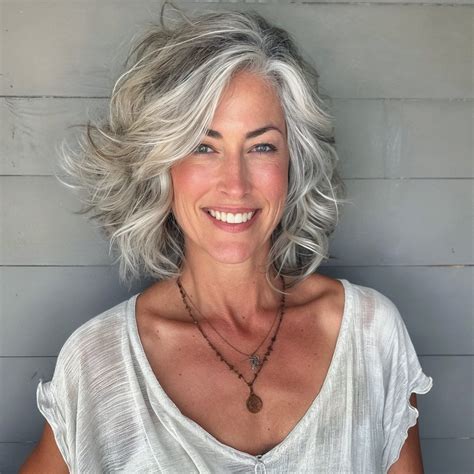 35 Iconic Hairstyles For Women Over 50 That Break The Style Barrier in