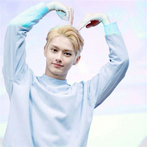 Вэнь Чжунь Хуи / Wen Jun Hui | Wiki | • K-pop Planet • Amino