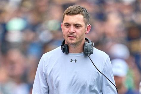 reports alabama hires notre dame offensive coordinator tommy rees