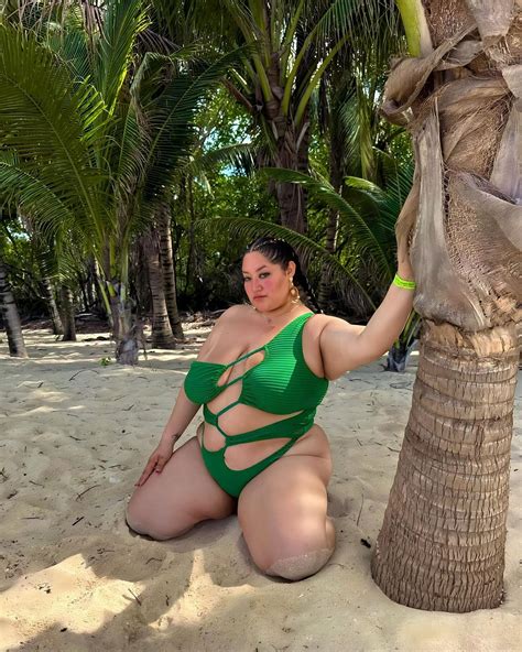 Renée Keys | Curve Model (@onlyreneekeys_) • Instagram photos and videos