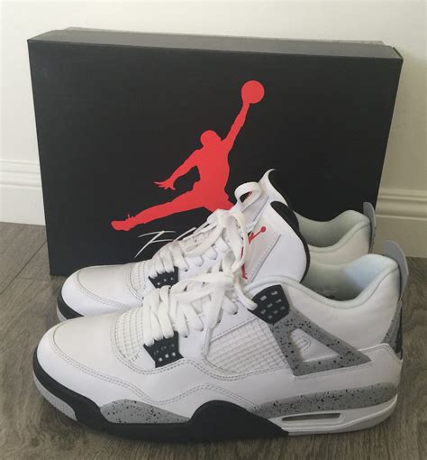 File:Nike Air Jordan IV, (White Cement Colorway).jpg - Wikimedia Commons