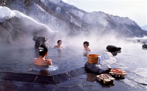 traveloscopy travelblog  art   japanese onsen soak