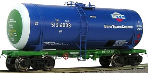 Цистерна четырехосная для перевозки бензина и нефти