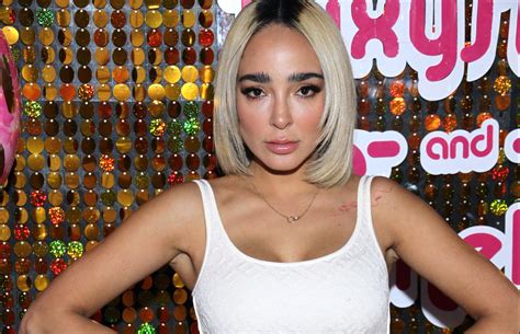 Manelyk González muestra su retaguardia y enciende la red