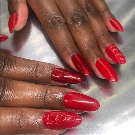 Sweater Nails: Winter Designs From Cable Knit to Cashmere