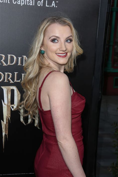 So sexy in red : EvannaLynch