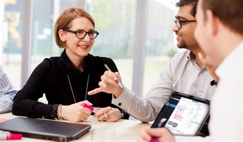 membuat proses rekrutmen  seleksi karyawan lebih singkat