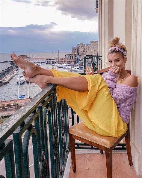 Sabina Gadecki's feet