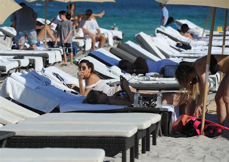 Jamie-Lynn Sigler Bikini Candids at the Beach in Miami – HawtCelebs