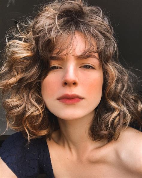 Ondulada Com Franja - Cabelo Ondulado De Comprimento Medio Com Franja