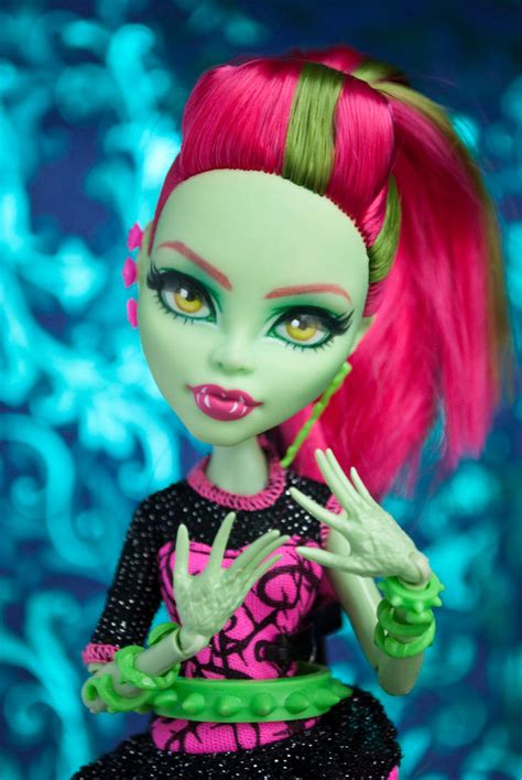 Glamorous Venus - Monster High Repaint by ivy-cinder on DeviantArt