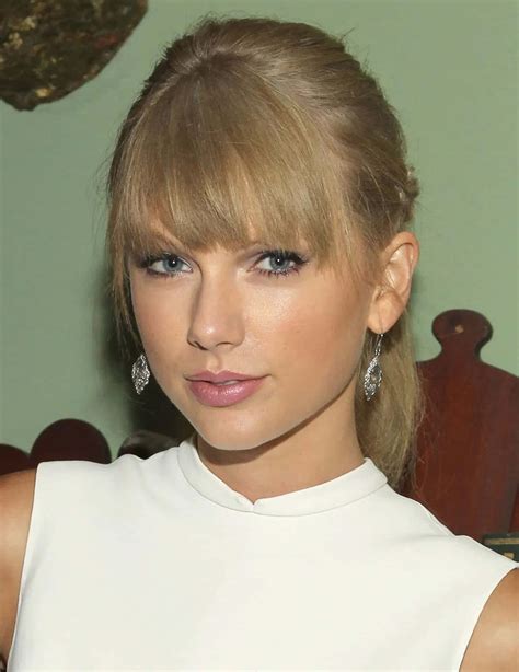 Download Taylor Swift Stunning Performance Equals Enlightenment ...