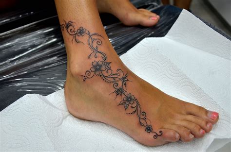 Floral Foot Tattoo - Printable Calendars AT A GLANCE