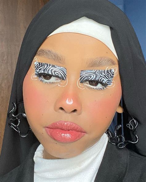 Khadija 🧸 on Instagram: “Swirlss 🔉🔉🔉🔉🔉🔉 Recreated @riituu who was inspired by @kanchatbmakeup ...