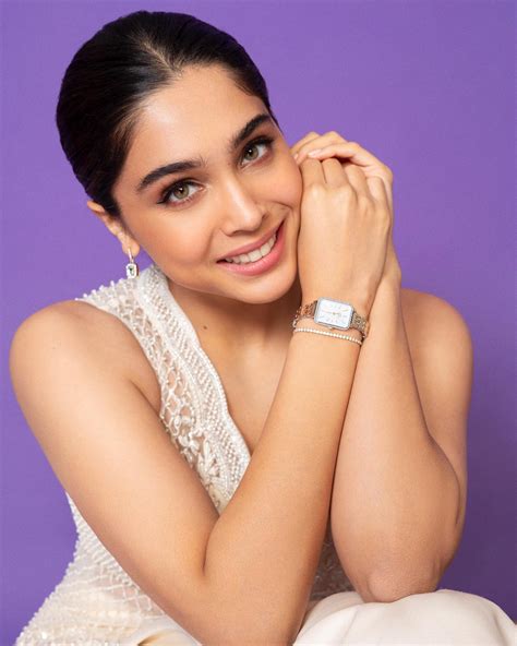 Sharvari Wagh | చీరకట్టులో సెగలు పుట్టిస్తున్న శర్వరి వాగ్..-Namasthe