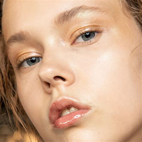 El truco de los labios definidos de Rosalía es este perfilador | Vanity