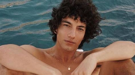 Élite: Valerio rompió la piñata, ¡qué bien mueve el bate! | MUI Noticias