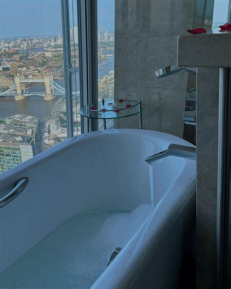 Kayla Richart Strips Down To Enjoy Champagne In Her Bathtub