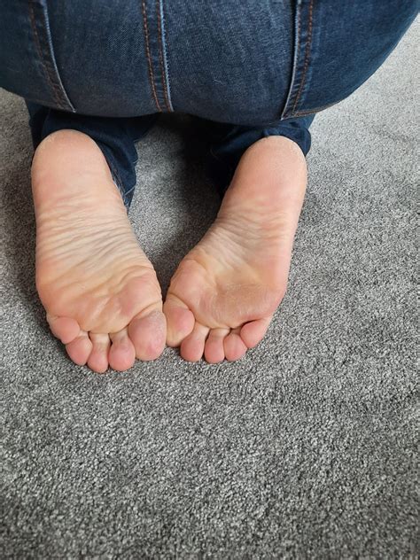 VIPFeet (200k network) on Twitter: "🌟MODELS: Post your feet content in